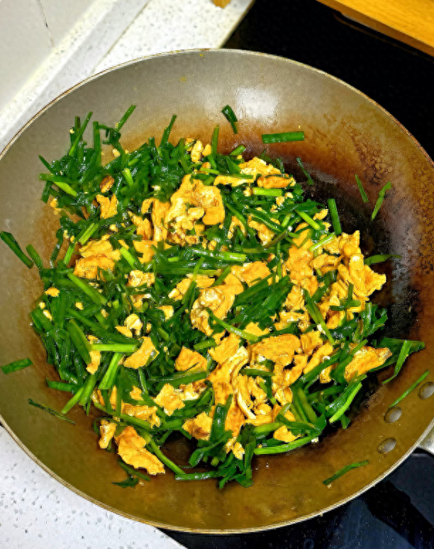 非菜和它一起炒，冬天特别适合女人的菜，可惜很多人没吃过！