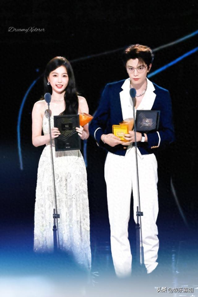 禹宙中欣CP粉破防！星光大赏上丁禹兮则和虞书欣对家赵露思互动