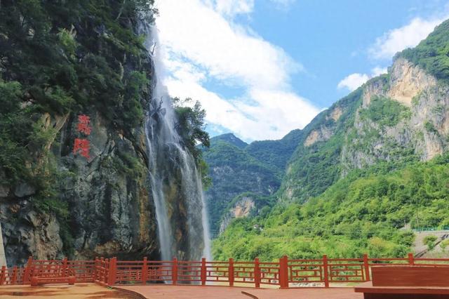 漫步嘉陵江峡谷群景区 定格时光里的风景画卷