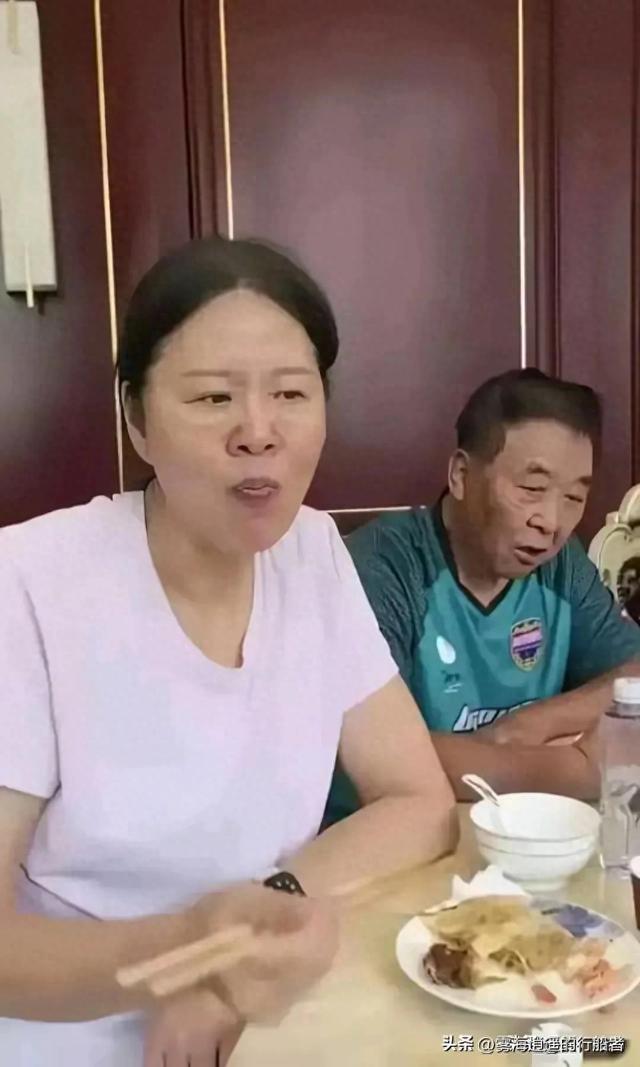 天哪！郎平怎么变成这样了，差点认不出来了