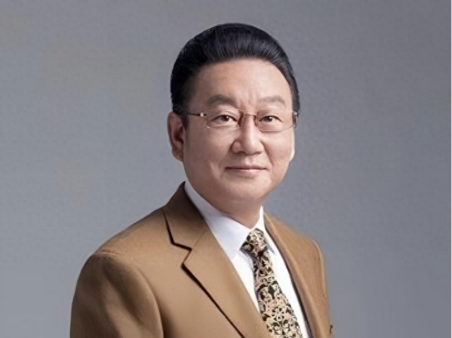 蒋大为简历优化（蒋大为身上的标签哪个是真的被开除军籍全家移民骗财骗色）