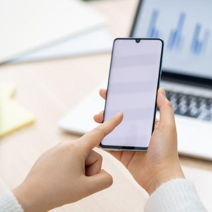 要不要开优化电池充电（别再乱下载清理软件手机自带优化开关）