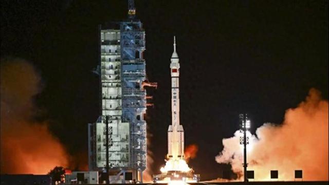 神舟二十一号升空！现在的问题是，导师上天了，组会还开吗？