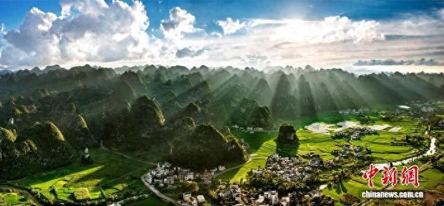 贵州“松弛感”旅游受追捧 国际游客沉浸山水慢生活