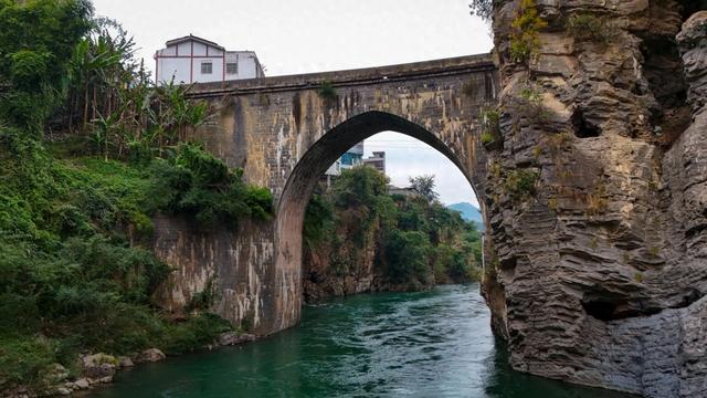 三桥跨时代 一河阅古今——纳雍总溪河与桥的故事