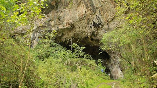 修文县小箐镇合兴村：探秘紫江熬硝洞