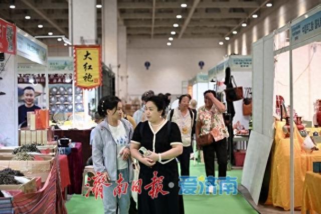 “泉·茶”国际文化艺术周第三日 市民热情不减，现场人流如织