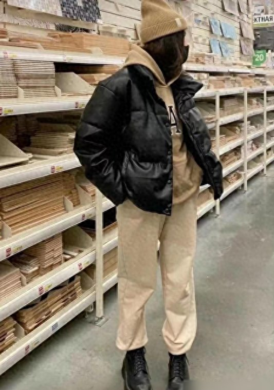 建议女人：羽绒服最好选这3种高级色，时髦洋气，适合25~40岁借鉴