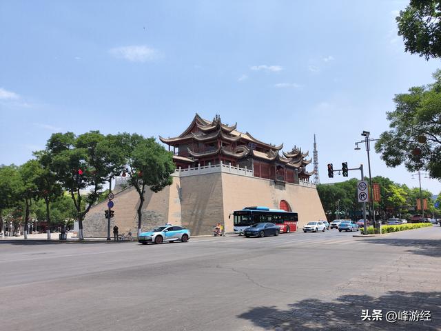 银川鼓楼，花了近一百年才建成，见证古城风雨