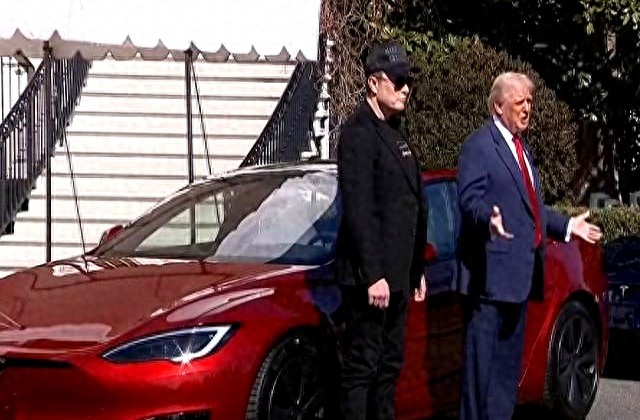 马斯克弹劾特朗普 税改掀翻脸 特斯拉政府合同_马斯克