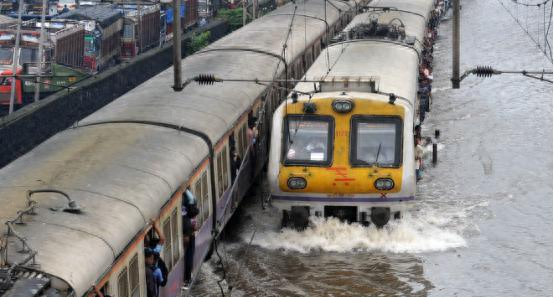 1959年，沈阳到北京的列车神秘失踪	，找到后为何多出300多名乘客