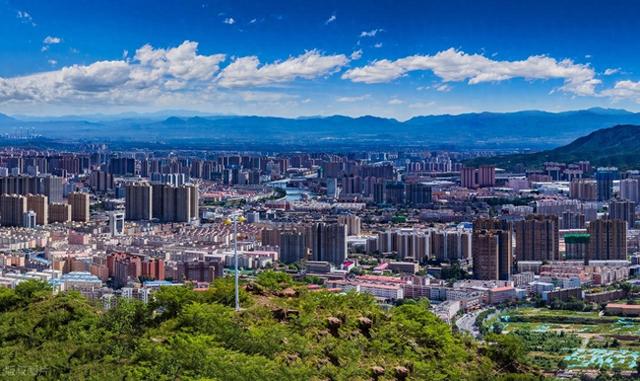 距离北京只有200公里的避暑旅行地，气候比承德凉爽比北戴河更近