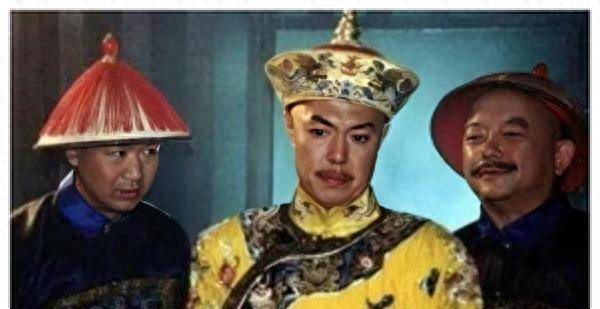 和珅出上联三斤四两五花肉，纪晓岚轻易对出下联，和珅直接下跪