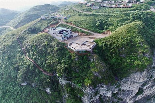 八面山无边泳池抓紧建设