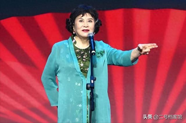 81岁刘兰芳现状凄惨，住北京破房商演不敢停，因儿子去世被网暴