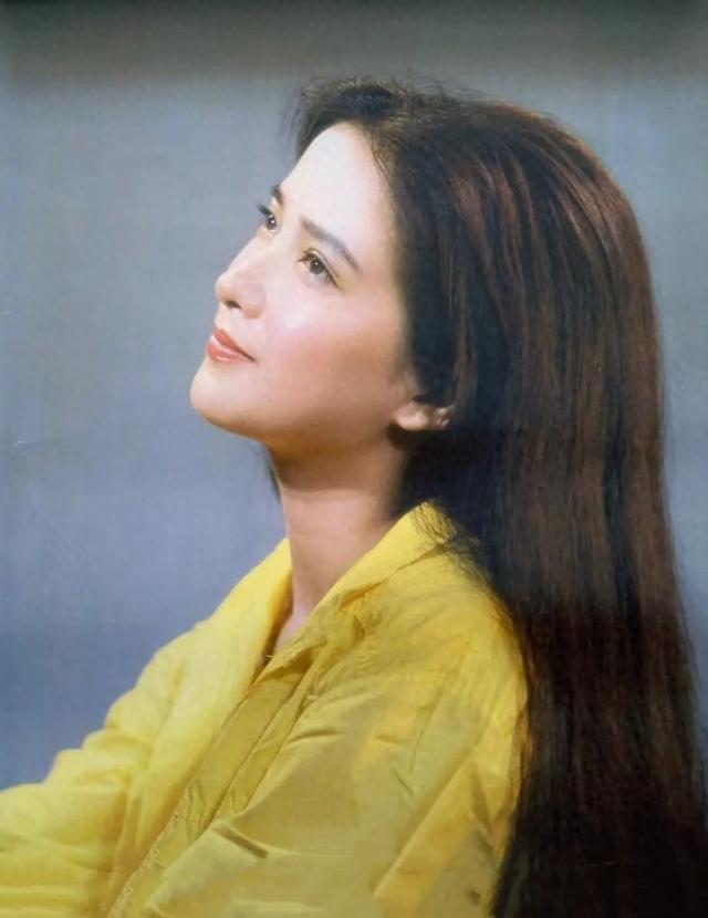 六小龄童、马德华等悼念何晴：北京初雪带走一代古典美人