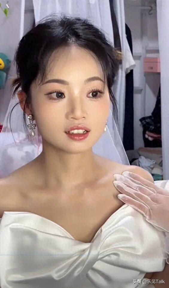 贵州新娘换敬酒服归来，22桌宾客全走光！网友辣评：只有新娘在乎