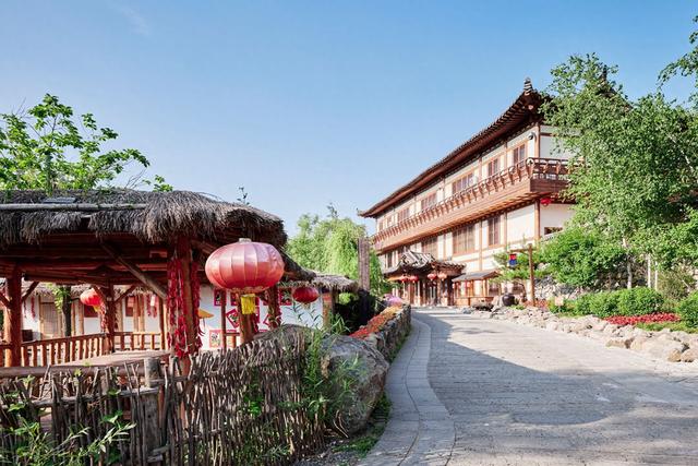 吉林白山千年崖城风景区，建筑充满朝鲜民俗风，让人一秒穿越千年