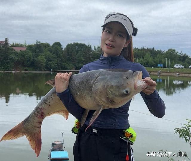 江西美女钓手袁小小去世，30多岁人美善良，邓刚曾为其狂追百余斤