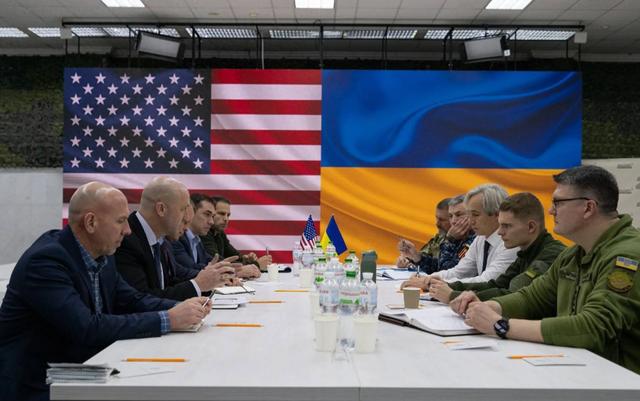 新的混战开始,北约11国派兵堵门,普京通知中国,给中俄关系定调