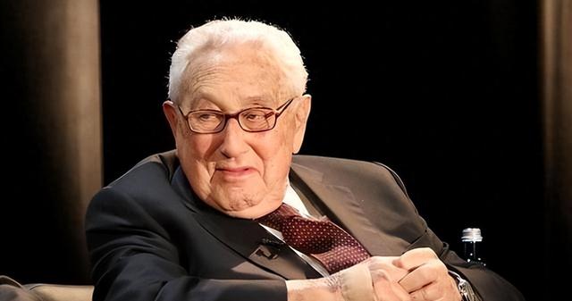 中美一旦开战，美军将全面轰炸中国？基辛格曾称：中美正走向悬崖