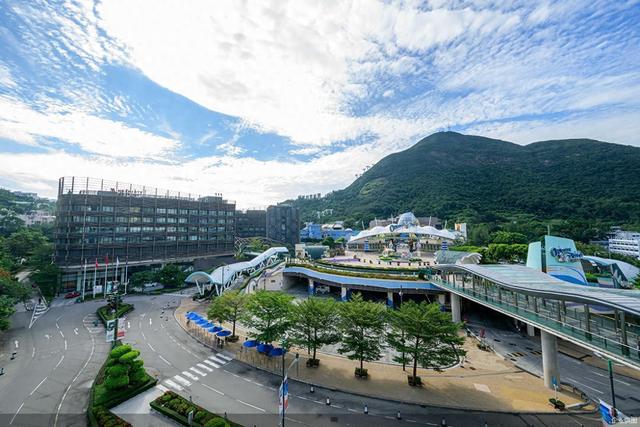 香港海洋公园推出夏水礼及大熊猫生日庆典活动