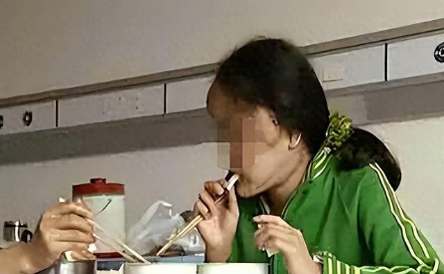 人狠起来究竟有多可怕？15岁女孩受虐5年，被利器撬掉所有牙齿！