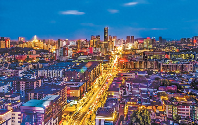 在城市中轴，漫步千年繁华，邂逅人间烟火！