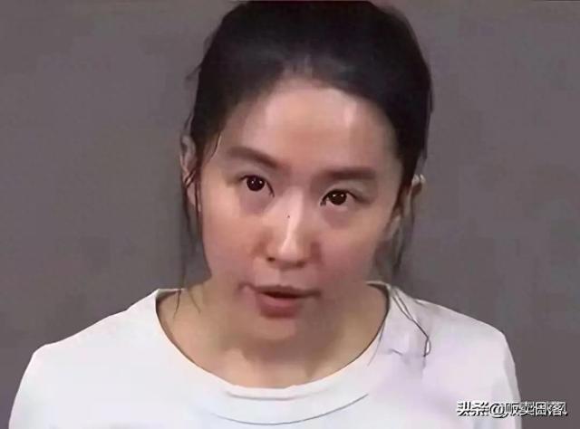 刘亦菲素颜出镜,与路人无差别,网友:这才是真实状态