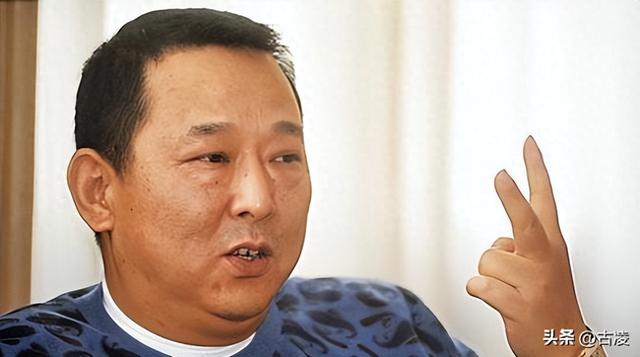 最牛黑老大！与12名女星有染，一顿饭上百万，被捕时：谁敢治我罪