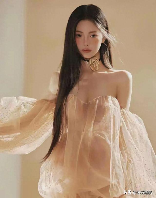 河北邢台一校花清雅绝尘	，堪称人间惊鸿颜，美得让人挪不开眸