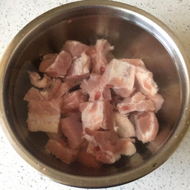 芋头蒸排骨的做法介绍（上海妈妈教你香芋蒸排骨家常做法）