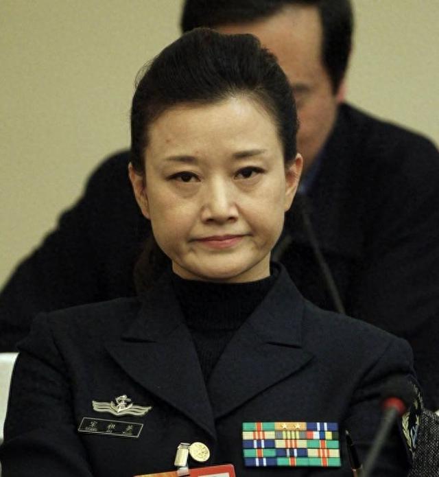 宋祖英近照不是因美人迟暮是她眼里没了曾经的甜与纯。