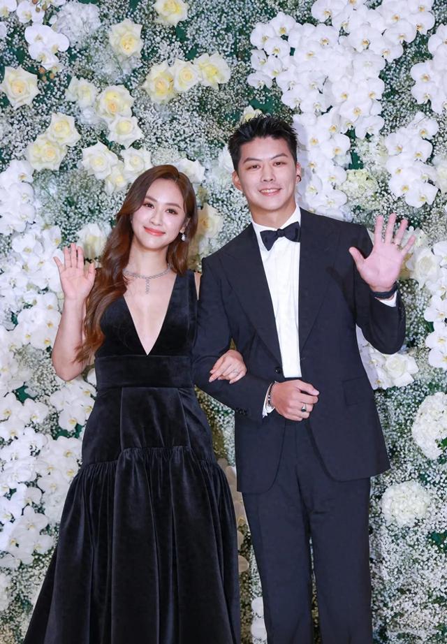 许玮甯婚礼现场群芳争艳	，吴姗儒贵气逼人，关颖压轴登场惊艳全场