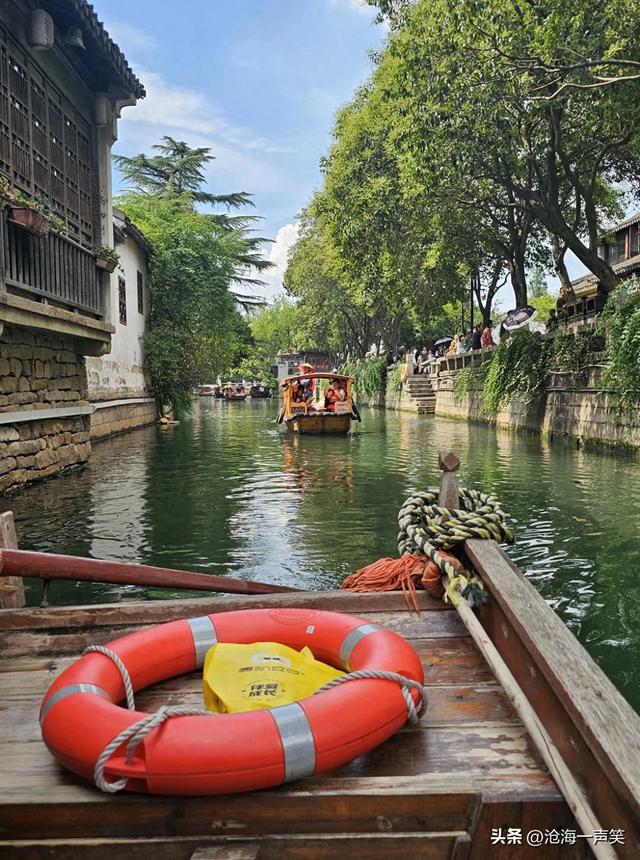 苏州平江路，一条路一条河，一条船一座城，一首歌一段情