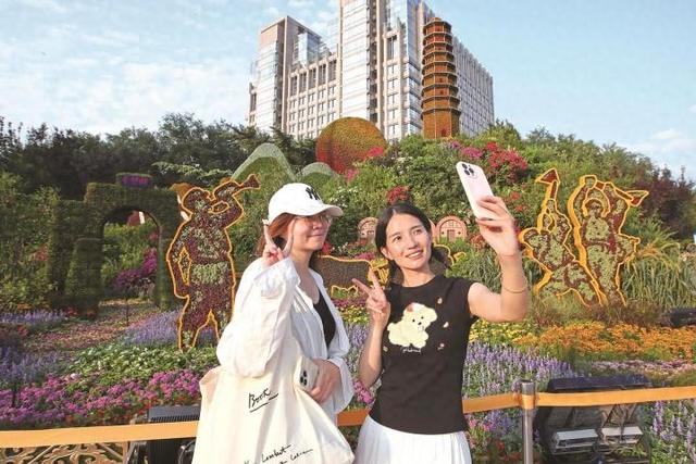漫步长安街 打卡十组主题花坛