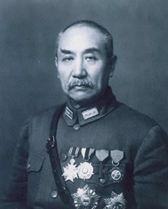 阎锡山到台北后，命人在郊外建了一座石窑洞，非蒋介石召见不进城