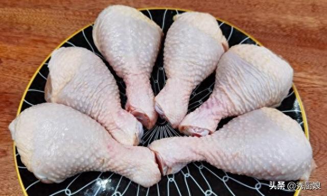 炸鸡腿的教程简单（炸鸡腿时）