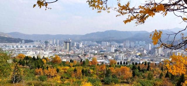 兰仓秋，染山河。