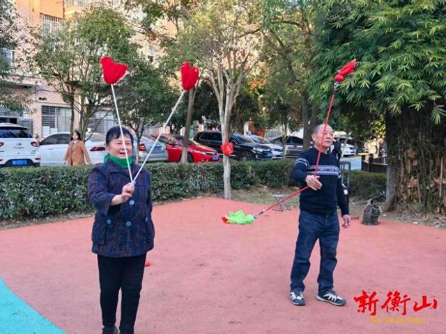 冬日暖阳催热户外“文艺汇演”，市民共赴美好时光