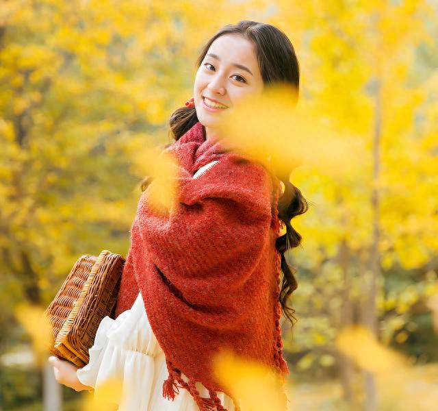 银杏树下人像摄影进阶！9个「落地就会」姿势，新手也能拍出大片