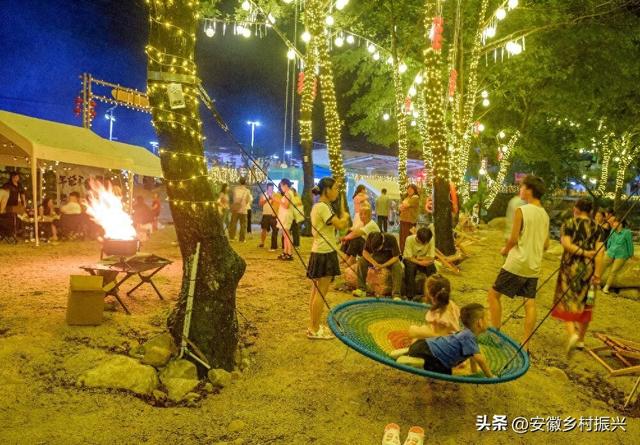 安徽岳西金杨村：清凉乐园“燃亮”民宿夜经济