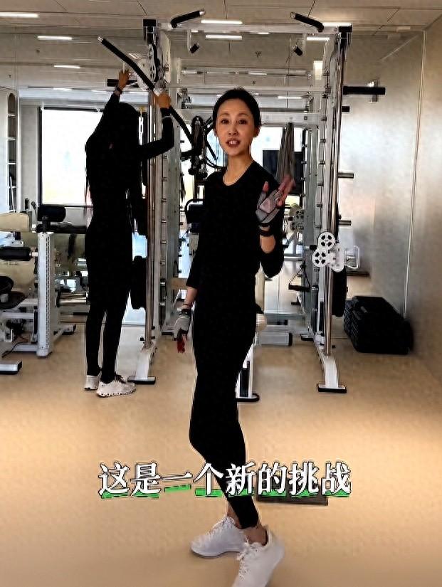 李纯婚后放纵开始还债了，健身累到大腿颤抖	，带上北京爷们一起练