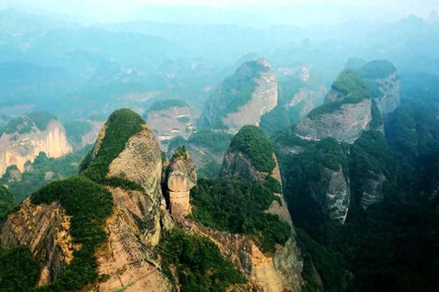 湖南广西连接处的崀山