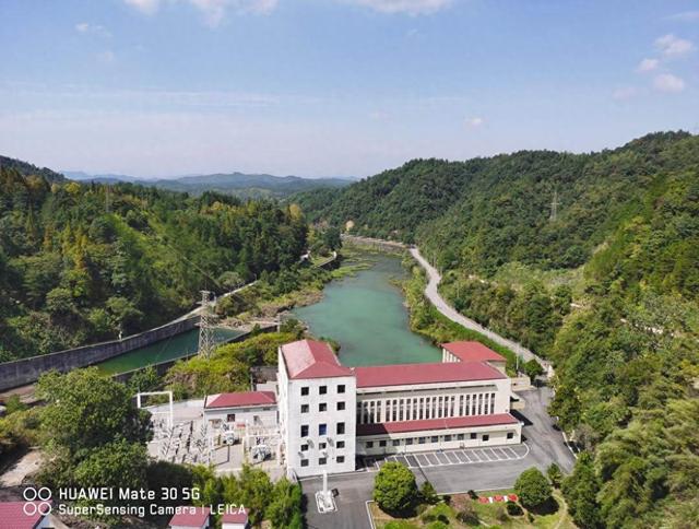 《与水同行》吴桂元