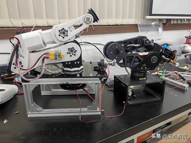 北京机器人“上学”：真人当老师，数据作课本，能做家务了？