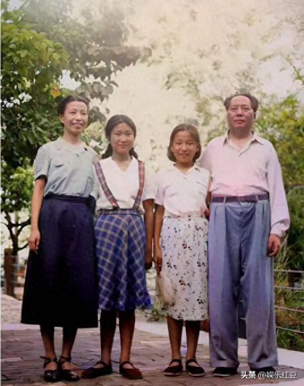 毛主席一家四口温馨合影与女儿李敏、李讷在北京玉泉山的珍贵留影