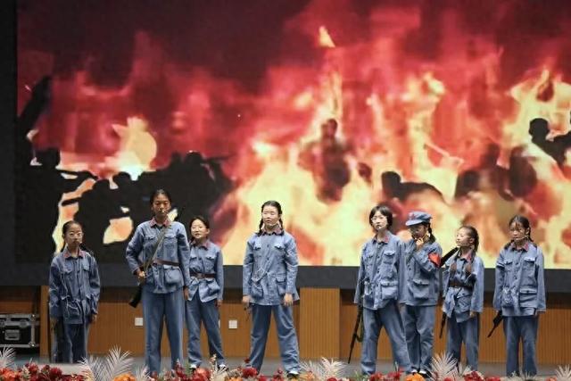 讲普通话写规范字手抄报内容（家校联动共讲普通话写规范字）