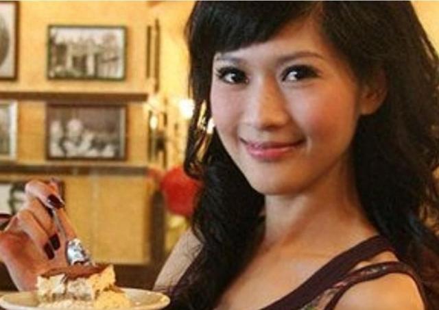 傍大款，当小三，私生活混乱！难怪16年过去	，阔太们还在防着她