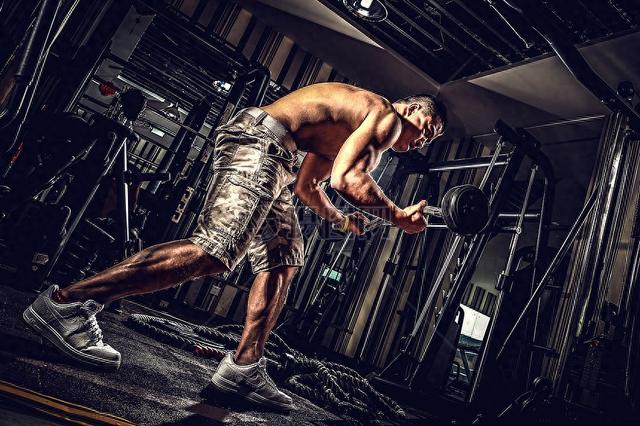 【震惊！这家健身房竟让懒人主动早起，原因让人意想不到！】